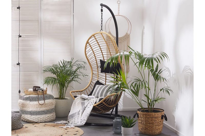 Riipputuoli Egebybacke jalustalla - Beige - Puutarhakalusteet - Puutarhatuoli - Riipputuoli