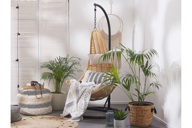 Riipputuoli Gryttom jalustalla - Beige - Puutarhakalusteet - Puutarhatuoli - Riipputuoli