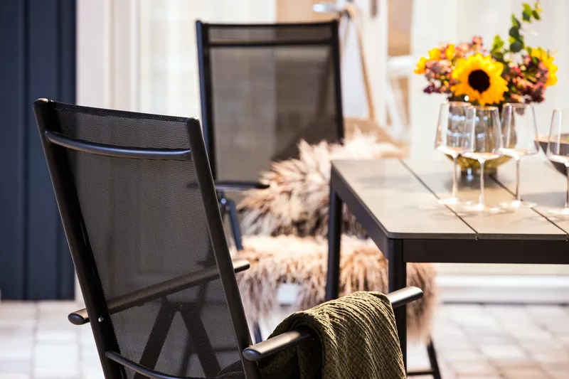 Maggie-säätötuoli - Musta - Puutarhakalusteet - Puutarhatuoli - Säätötuoli