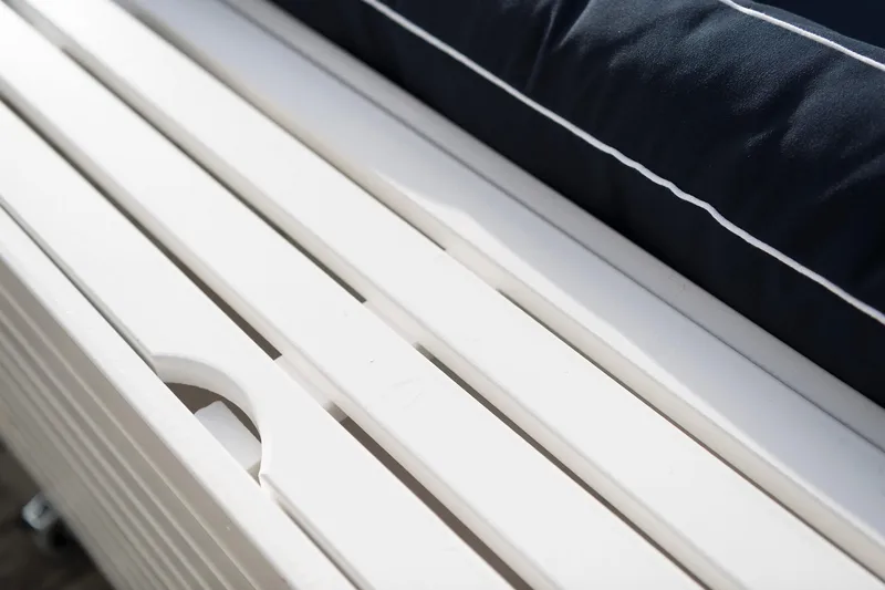 Nojatuoli Bara Vara - Valkolakattu - Puutarhakalusteet - Puutarhatuoli - Ulkotilan nojatuolit