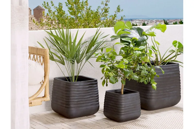 Ruukku 50 x 50 x 49 cm Musta PARIKIA - Musta - Puutarhakalusteet - Tarvikkeet ulos - Muut puutarhatarvikkeet - Ruukut ulkokäyttöön