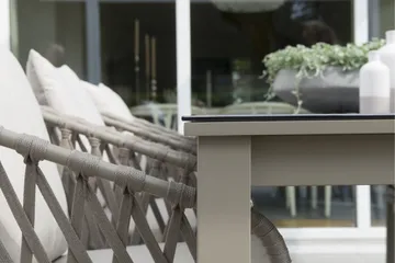 Hillerstorp Jet Set ruokapöytä ulkokäyttöön 90 cm beige - Beige - Puutarhakalusteet - Terassipöydät - Ruokapöytä terassille