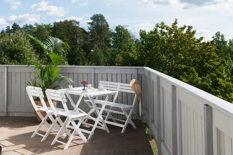 Cafépöytä Hillerstorp Åre valkoinen 95 x 72 cm - Valkoinen - Puutarhakalusteet - Terassipöydät - Kahvilapöytä