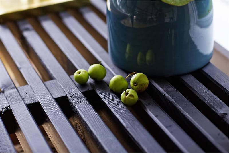 Grilli/työpöytä rimoista Design 140x49x90 cm pyörillä - must - Musta - Puutarhakalusteet - Terassipöydät - Grillipöytä