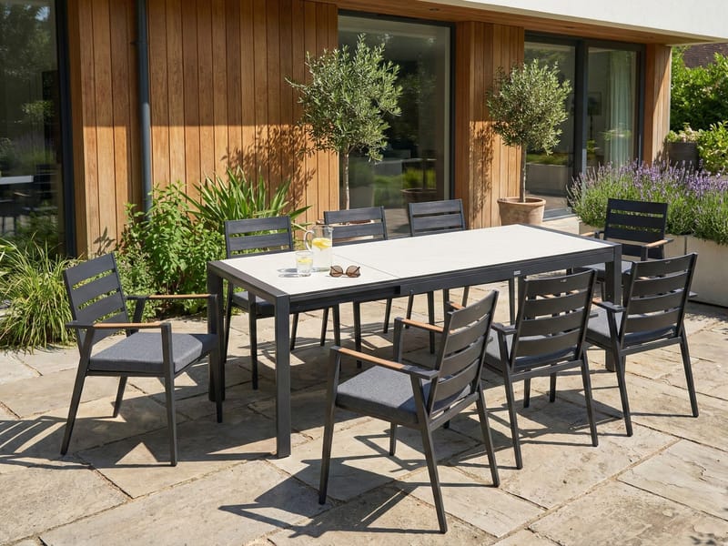 Jatkettava ruokapöytä ulos Binasco 160/220 cm - Beige/Musta - Puutarhakalusteet - Terassipöydät - Ruokapöytä terassille