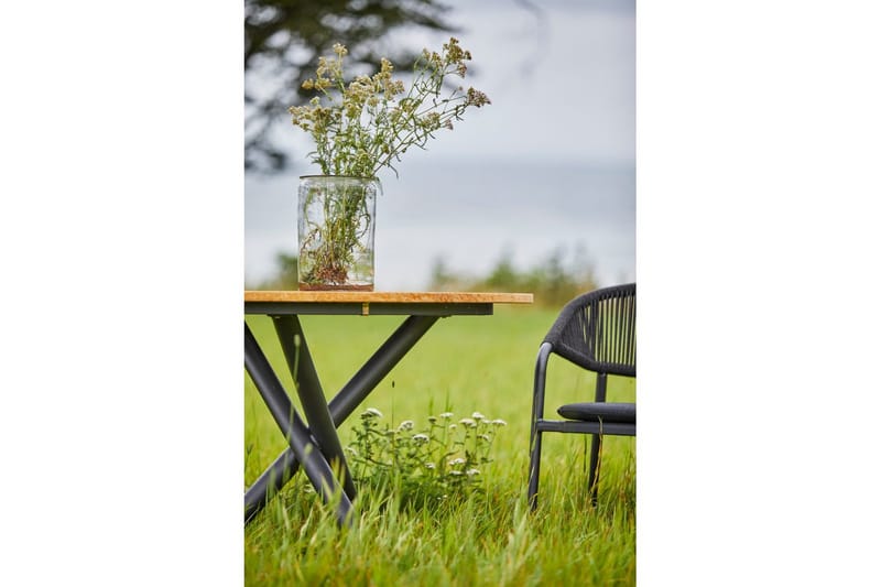 Pöytä Hillerstorp Ekeryd Ø110 cm - Puutarhakalusteet - Terassipöydät - Ruokapöytä terassille