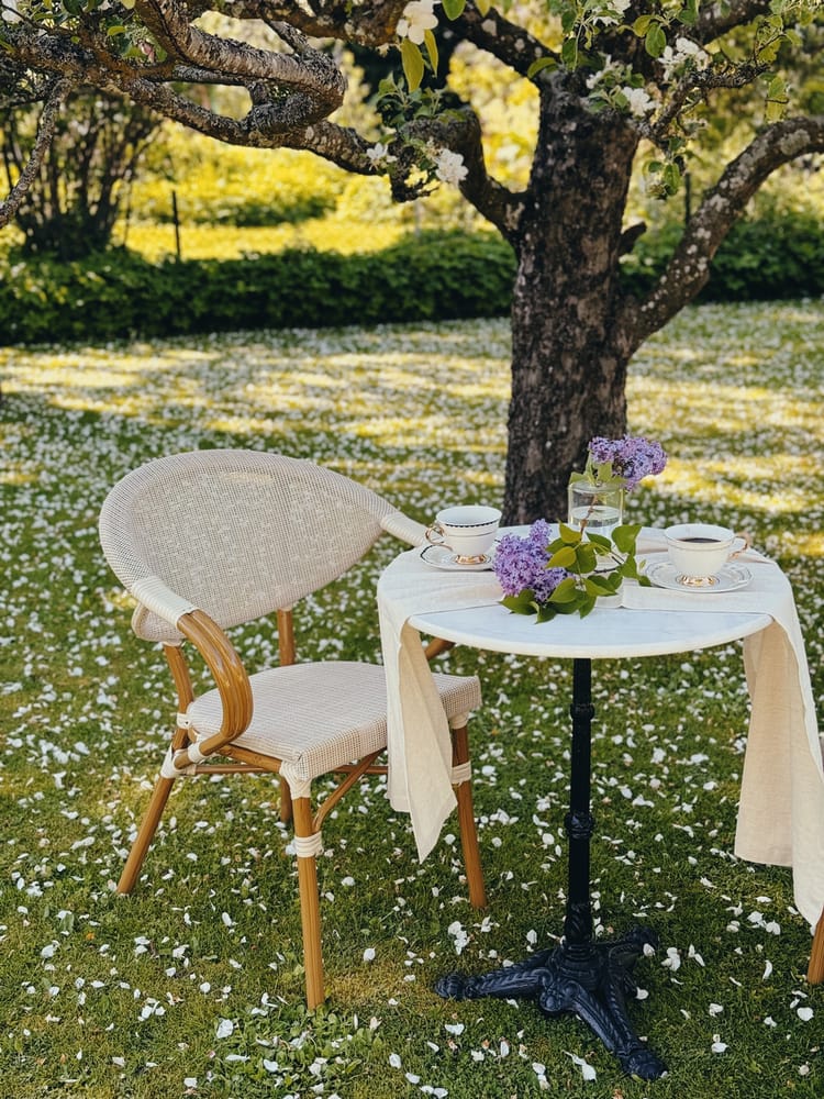 Pöytä Hillerstorp Glimminge Ø60 cm - Musta - Puutarhakalusteet - Terassipöydät - Kahvilapöytä