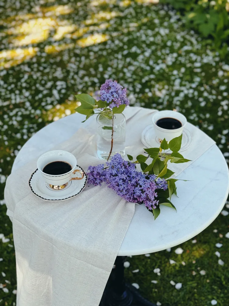 Pöytä Hillerstorp Glimminge Ø60 cm - Musta - Puutarhakalusteet - Terassipöydät - Kahvilapöytä