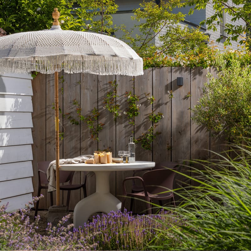 Pöytä Luno 120 cm pyöreä ulkokäyttöön - Luonnonväri - Puutarhakalusteet - Terassipöydät - Ruokapöytä terassille