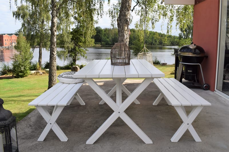 Scottsdale Ruokailuryhmä 150 cm + 2 Penkkiä 140 cm Valkoinen - KWA - Puutarhakalusteet - Terassipöydät - Piknikpöytä