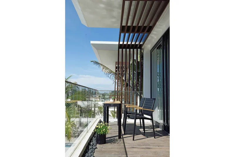 Ruokapöytä Portals 143 cm - Musta/Puu - Puutarhakalusteet - Terassipöydät - Ruokapöytä terassille