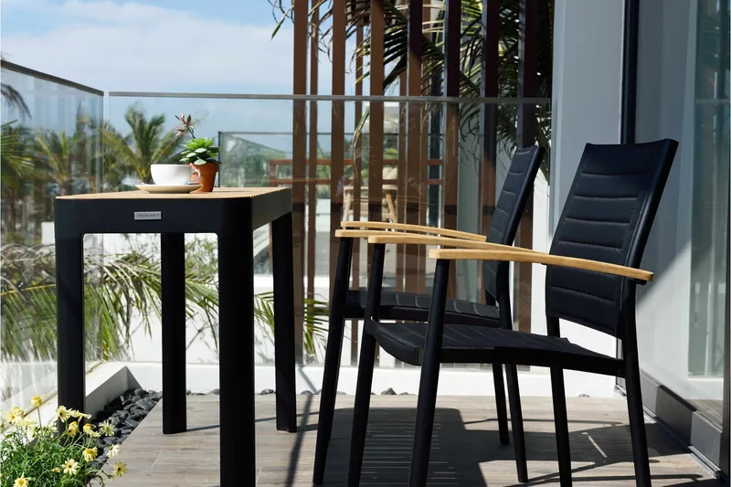 Ruokapöytä Portals 143 cm - Musta/Puu - Puutarhakalusteet - Terassipöydät - Ruokapöytä terassille