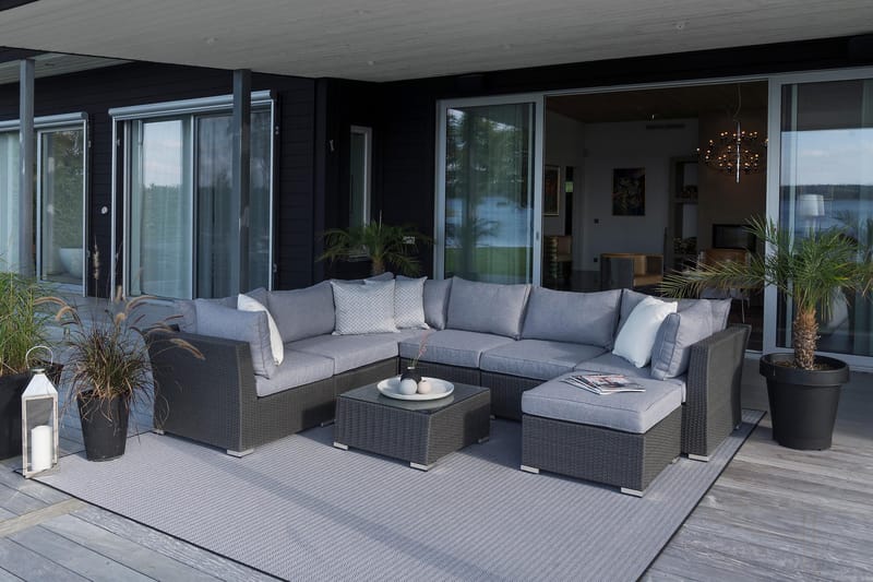 Hillerstorp Madison sohvapöytä ja loungepöytä ulkokäyttöön 64 cm polyrottinki/lasi - Musta - Puutarhakalusteet - Terassipöydät - Sohvapöytä ulos & loungepöytä