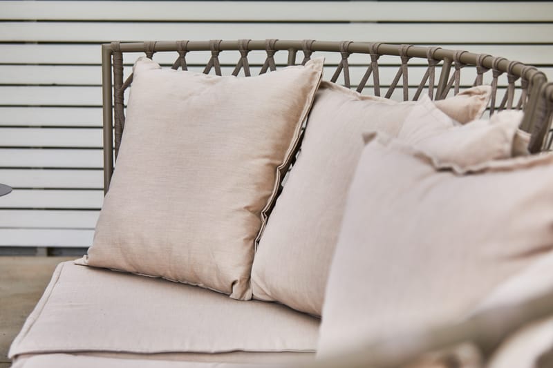Hillerstorp Jet Set loungesohva 3-istuttava - Beige - Puutarhakalusteet - Terassiryhmät - Terassisohvat