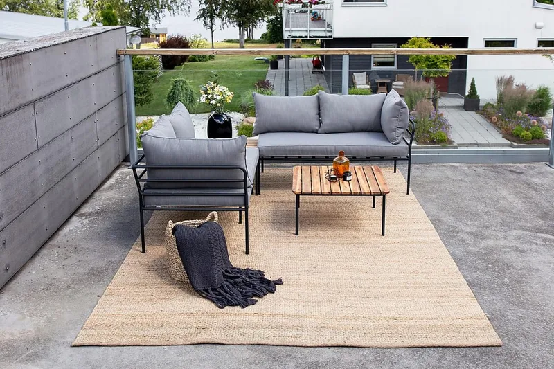 Kulmasohva Penh - Musta/Luonnonväri - Puutarhakalusteet - Terassiryhmät - Oleskeluryhmät