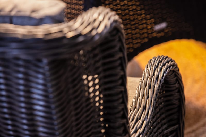 Marcus Sohvaryhmä 2:n ist Nojatuoleilla - Musta - Puutarhakalusteet - Terassiryhmät - Oleskeluryhmät