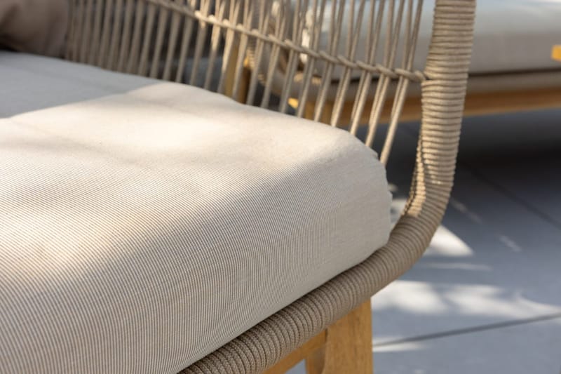 Sohvaryhmä Chania 2-istuttava sohva + 2 nojatuolia pöydällä ulkokäyttöön - Ruskea - Puutarhakalusteet - Terassiryhmät - Oleskeluryhmät