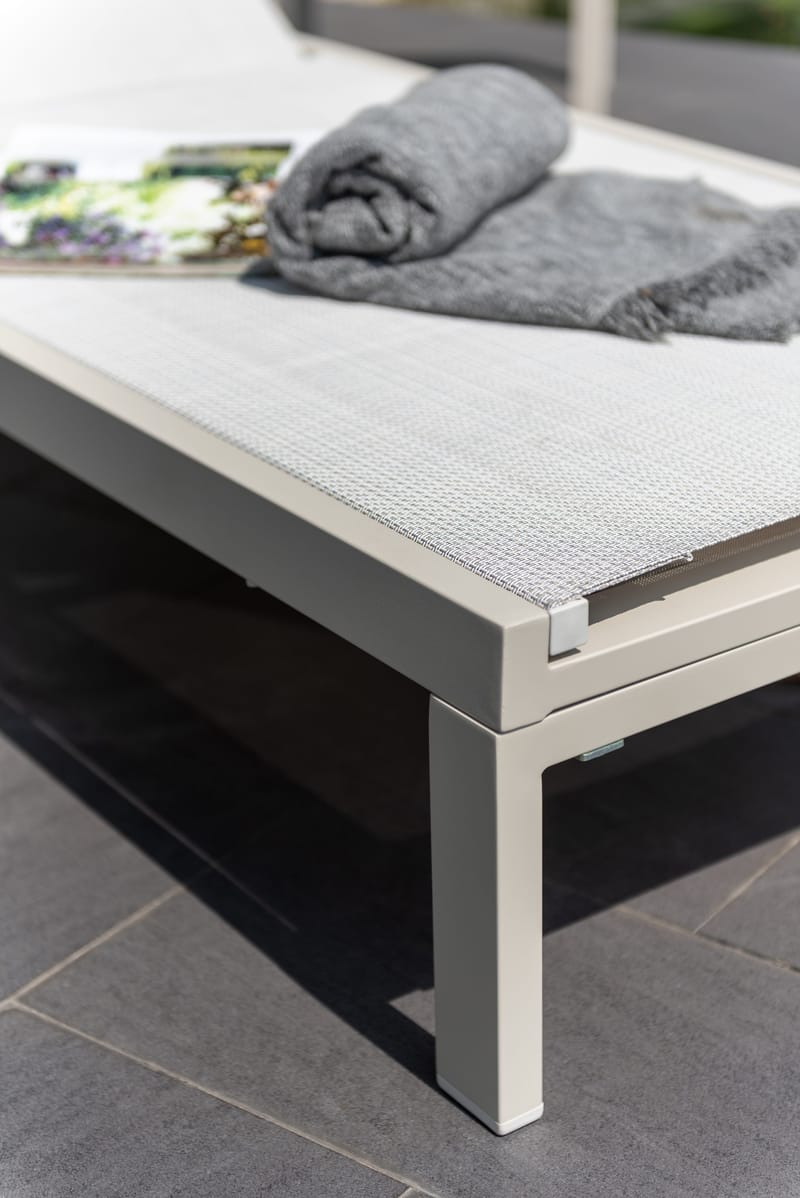 Urbanite Aurinkovuode pyörillä - Harmaa - Puutarhakalusteet - Terassiryhmät - Aurinkovuode