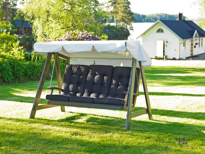 Hillerstorp Dalom -keinu - Harmaa - Puutarhakalusteet - Ulkosohva & puutarhapenkki - Pihakeinu & puutarhakeinu