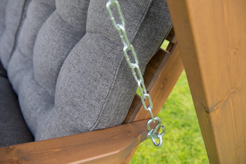 Hillerstorp Dalom -keinu - Ruskea - Puutarhakalusteet - Ulkosohva & puutarhapenkki - Pihakeinu & puutarhakeinu