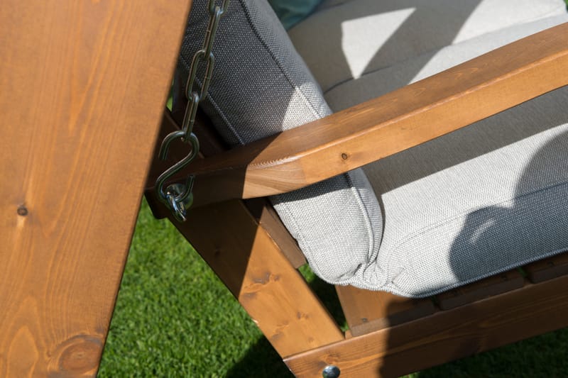 Hillerstorp Dalom -keinu - Ruskea - Puutarhakalusteet - Ulkosohva & puutarhapenkki - Pihakeinu & puutarhakeinu