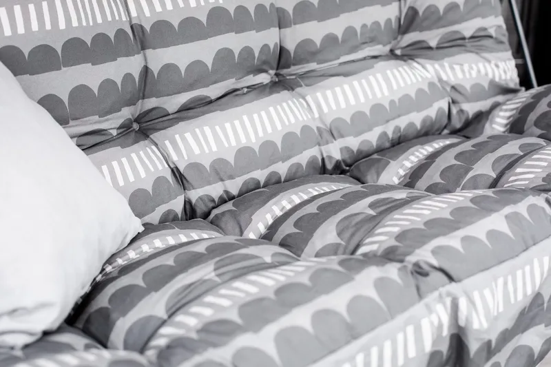 Keinu Monica 3:n ist, 83B - Puutarhakalusteet - Ulkosohva & puutarhapenkki - Pihakeinu & puutarhakeinu