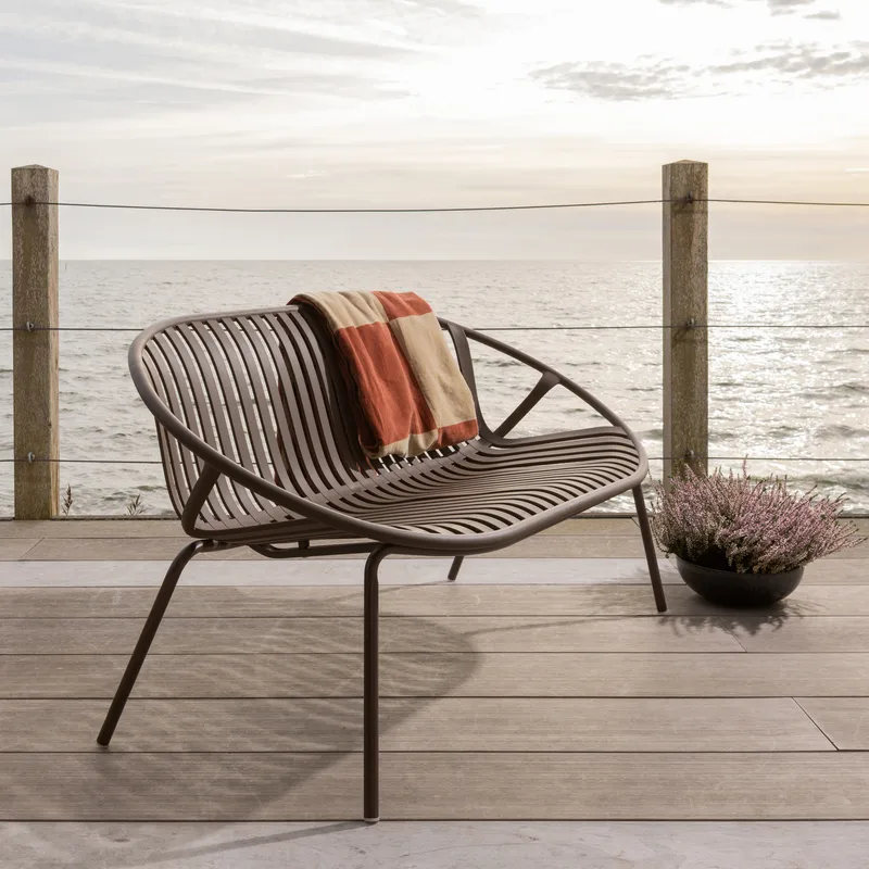 Penkki Bruce 134 cm ulkokäyttöön - Lila/Ruskea - Puutarhakalusteet - Ulkosohva & puutarhapenkki - Puutarhapenkki & ulkopenkki