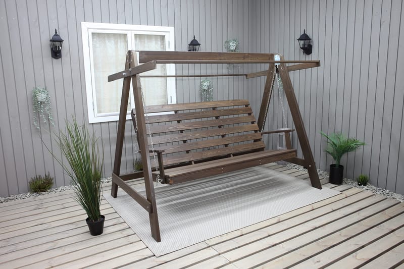 Keinu Pelle 3:n ist ilman katosta, Ruskea