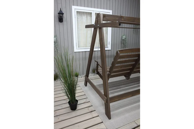 Keinu Pelle 3:n ist ilman katosta - Ruskea - Puutarhakalusteet - Ulkosohva & puutarhapenkki - Pihakeinu & puutarhakeinu