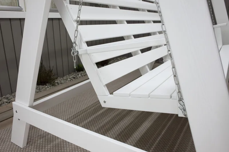 Keinu Pelle Valkoinen/Musta - KWA - Puutarhakalusteet - Ulkosohva & puutarhapenkki - Pihakeinu & puutarhakeinu