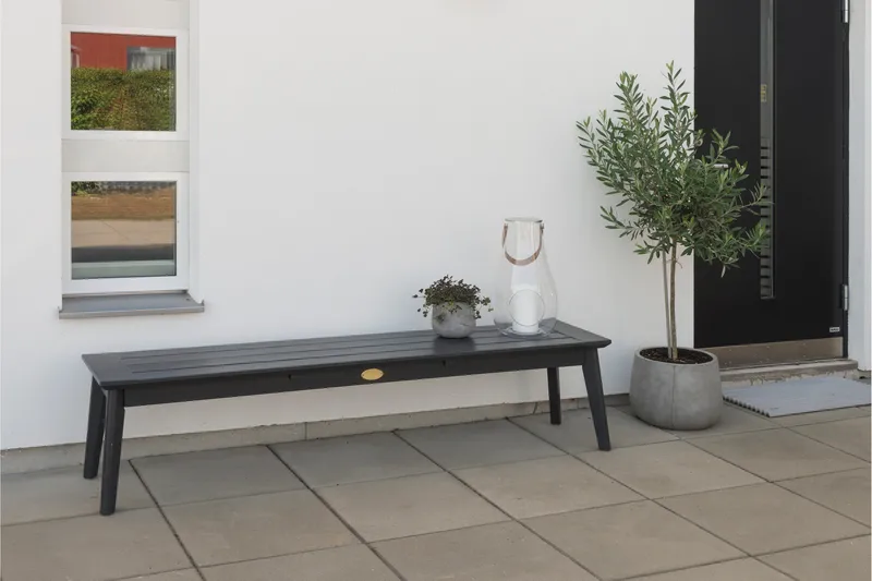 Penkki Stoltö Musta - Hillerstorp - Puutarhakalusteet - Ulkosohva & puutarhapenkki - Puutarhapenkki & ulkopenkki