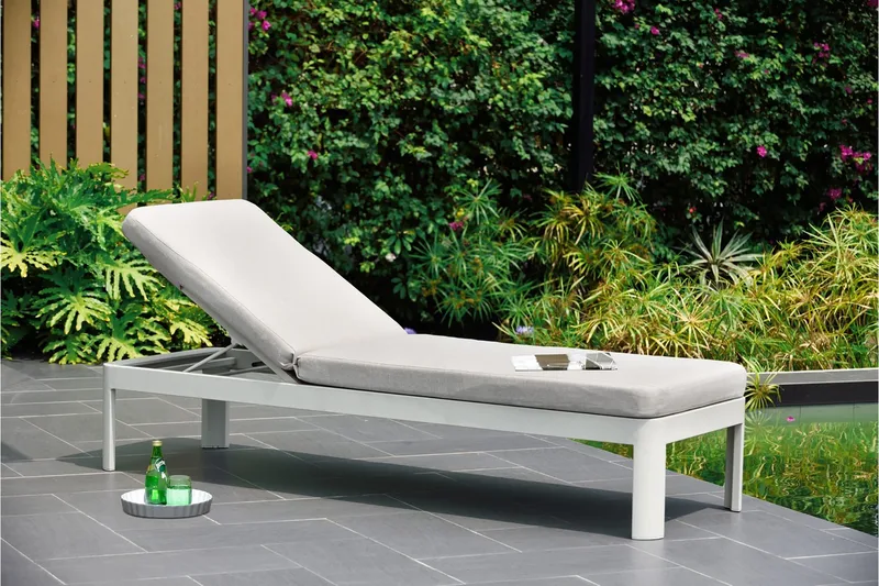 Aurinkosänky Portals Pehmusteella, Valkoinen / Puu