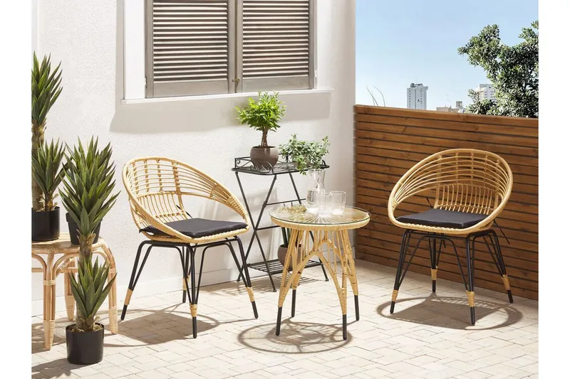 Parvekesetti pöydällä ja 2 tuolilla Rottinki PELLARO - Puu/Luonnonväri - Puutarhakalusteet - Ulkoryhmä - Cafe-ryhmä