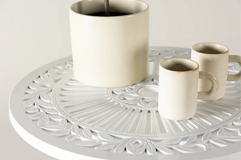 Nandin Ruokailuryhmä + 2 tuolia - Valkoinen - Puutarhakalusteet - Ulkoryhmä - Cafe-ryhmä