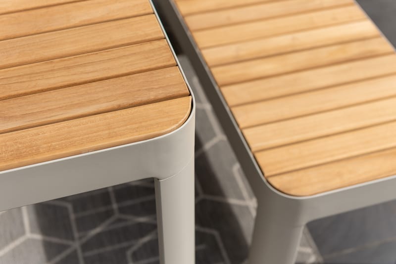 Portals Parvekesetti pöytä + penkki 140 cm - Beige/Puu - Puutarhakalusteet - Ulkoryhmä - Ruokailuryhmät ulos