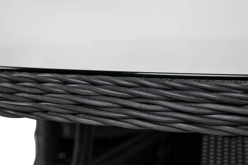 Ruokailuryhmä Marcus Ø140 + 4 Marcus Light tuolia + pehmuste - Musta - Puutarhakalusteet - Ulkoryhmä - Ruokailuryhmät ulos