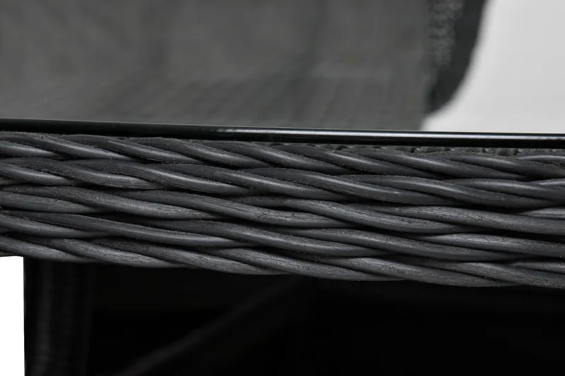 Ruokailuryhmä Marcus Ø140 + 4 Nojatuolia + pehmusteet - Musta - Puutarhakalusteet - Ulkoryhmä - Ruokailuryhmät ulos