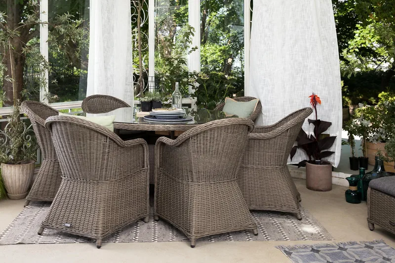 Ruokailuryhmä Marcus Ø140 + 6 Marcus Light tuolia + pehmuste - Harmaa - Puutarhakalusteet - Ulkoryhmä - Ruokailuryhmät ulos