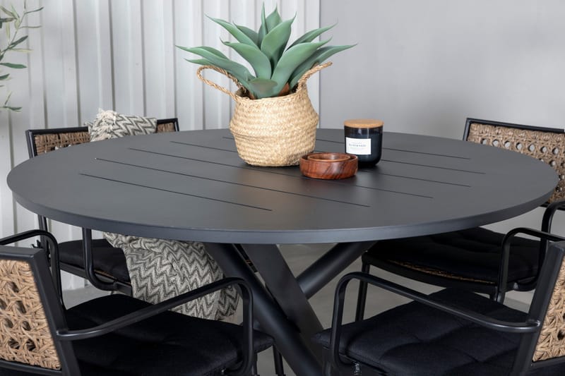 Ruokailuryhmä Alma Pyöreä 120 cm 4 Paola tuolia - Musta/Luonnonväri - Puutarhakalusteet - Ulkoryhmä - Ruokailuryhmät ulos