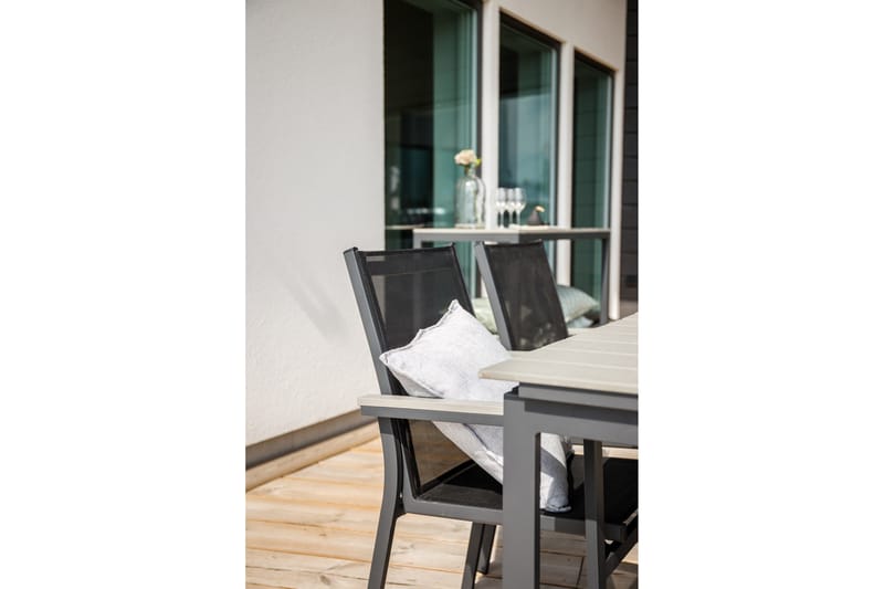 Ruokailuryhmä Levels Jatk 160 cm 4 Parma tuolia - Musta/Harmaa - Puutarhakalusteet - Ulkoryhmä - Ruokailuryhmät ulos