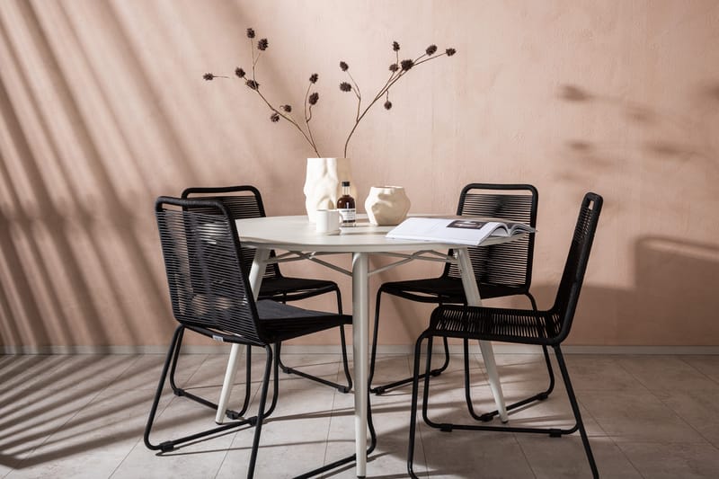 Ruokailuryhmä Lina Pyöreä 120 cm 4 Lindos tuolia - Musta - Puutarhakalusteet - Ulkoryhmä - Ruokailuryhmät ulos