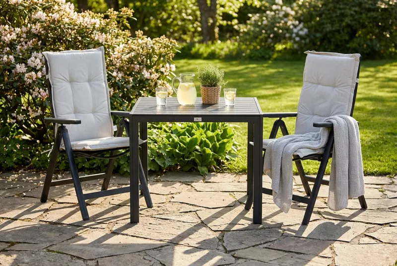 Ruokailuryhmä Tunis 90x90 2 Monaco säätötuolia Pehmusteet - Musta/Harmaa/L.valk - Puutarhakalusteet - Ulkoryhmä - Ruokailuryhmät ulos