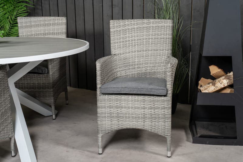 Ruokailuryhmä Parma Pyöreä 140 cm 4 Malin tuolia - Luonnonväri/Musta - Puutarhakalusteet - Ulkoryhmä - Ruokailuryhmät ulos