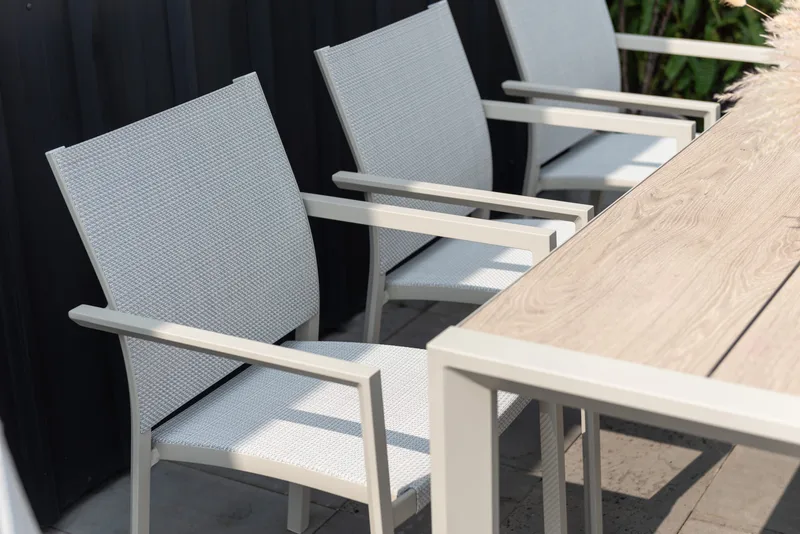 Urbanite Ulkoruokailuryhmä 205 cm 8 käsinojatuolia - Harmaa - Puutarhakalusteet - Ulkoryhmä - Ruokailuryhmät ulos