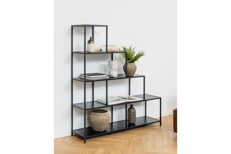Hartsoe kirjahylly 135 cm metallia puulevyllä - Musta - Säilytys - Hylly - Kirjahylly