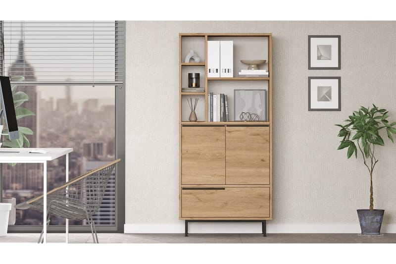 Korkea kaappi Liyakat, Pähkinä