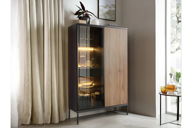 Klinkerville Vitriinisäilytys Lasiovella ja Valaistuksella 39 cm syvyys 10 cm - Musta - Säilytys - Kaappi - Vitriini