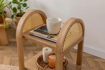 Tarjoilukaappi Makwana 30 cm - Natural - Huonekalut - Pöytä & ruokailuryhmä - Apupöytä & sivupöytä - Tarjotinpöytä & pikkupöytä