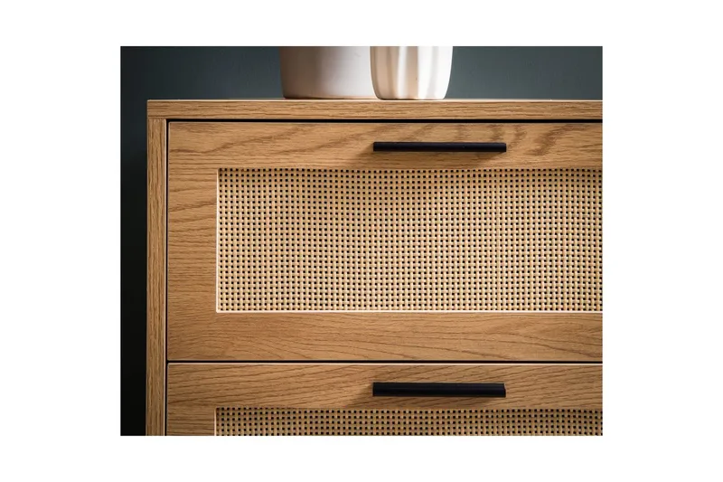 Senkki Wohnling Melamiinilla päällystetty MDF tammen ilme 3 vetolaatikkoa 1 ovi rottinkietuosalla moderni - Huonekalut - Pöytä & ruokailuryhmä - Apupöytä & sivupöytä - Tarjotinpöytä & pikkupöytä