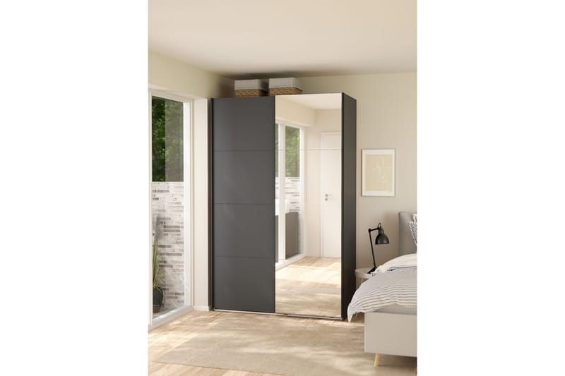 Elvos Vaatekaappi Peilillä 139x220 cm - Musta - Säilytys - Vaatesäilytys - Vaatekaappi